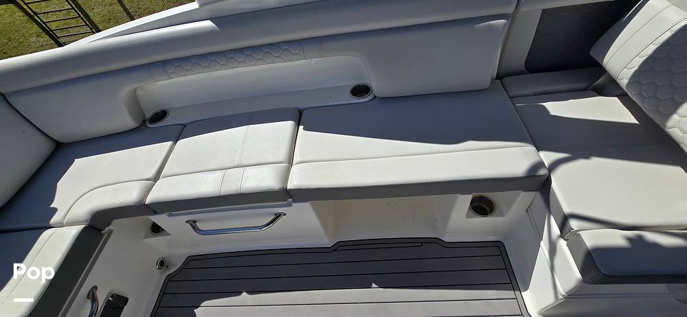 Slide: The Image of Sea Ray SDX 290 Outboard 2023 - 131