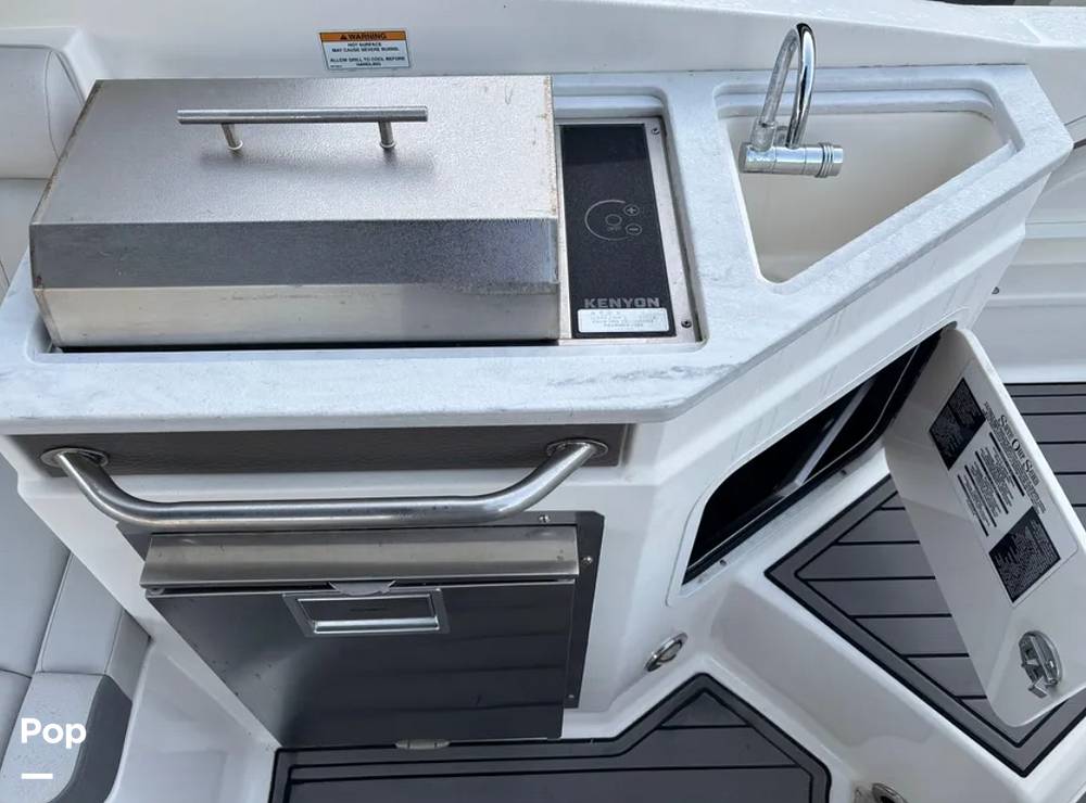 Slide: The Image of Sea Ray SDX 290 Outboard 2023 - 147