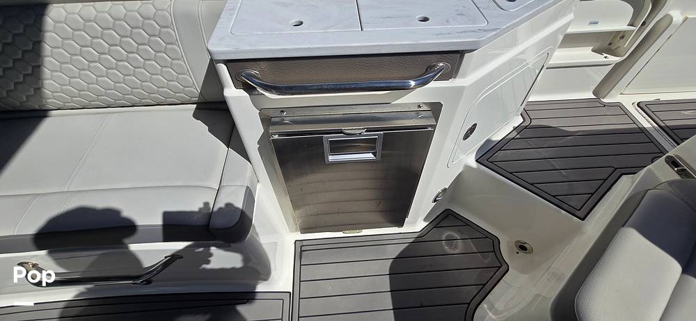 Slide: The Image of Sea Ray SDX 290 Outboard 2023 - 151