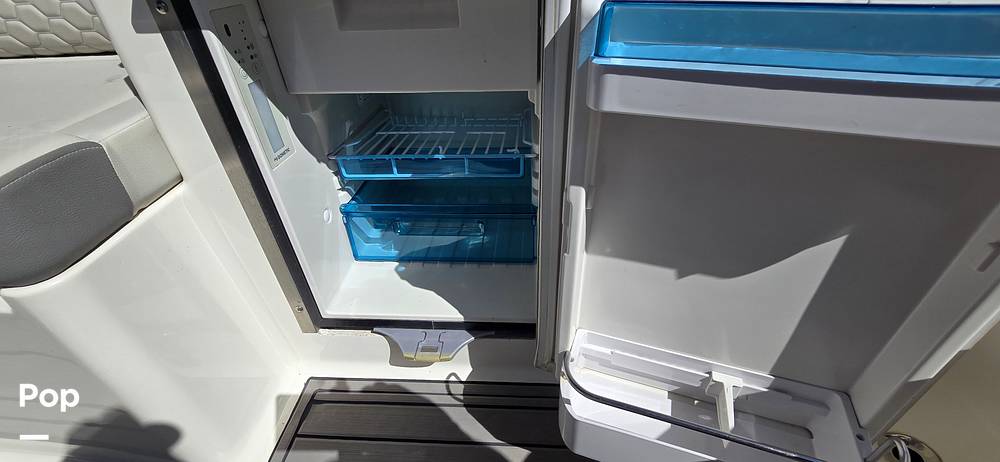 Slide: The Image of Sea Ray SDX 290 Outboard 2023 - 152