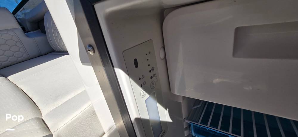 Slide: The Image of Sea Ray SDX 290 Outboard 2023 - 155