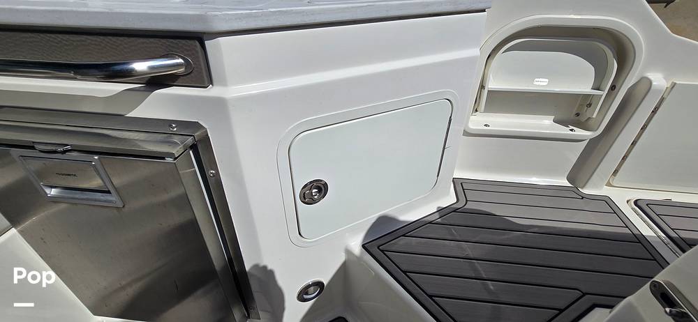 Slide: The Image of Sea Ray SDX 290 Outboard 2023 - 156