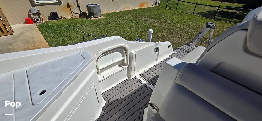 Slide: The Image of Sea Ray SDX 290 Outboard 2023 - 167