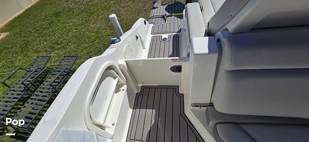 Slide: The Image of Sea Ray SDX 290 Outboard 2023 - 168