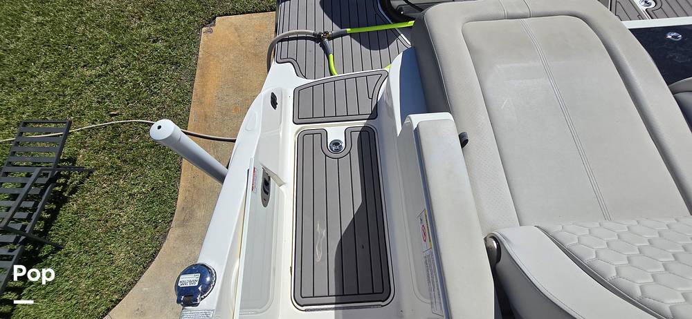 Slide: The Image of Sea Ray SDX 290 Outboard 2023 - 171
