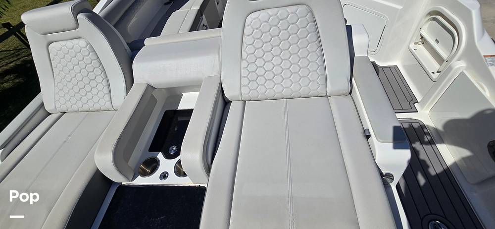 Slide: The Image of Sea Ray SDX 290 Outboard 2023 - 174