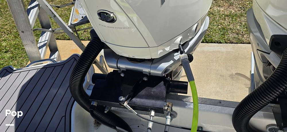 Slide: The Image of Sea Ray SDX 290 Outboard 2023 - 181