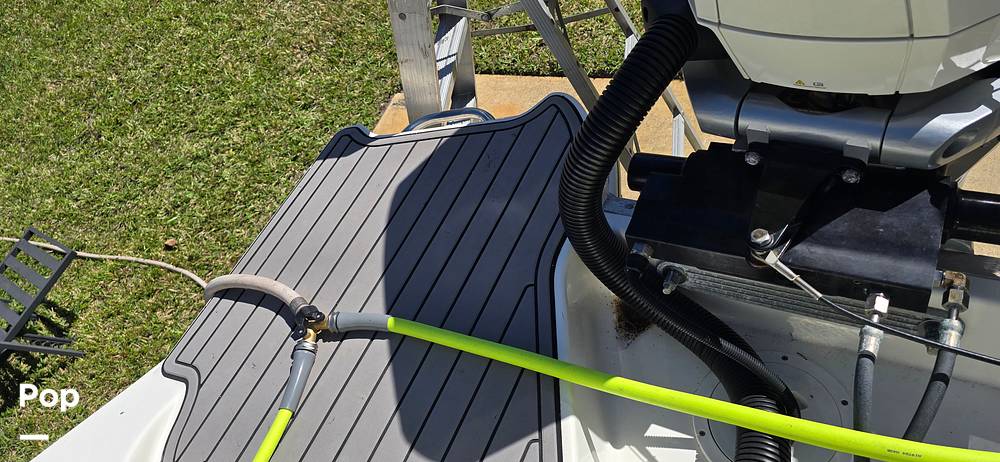 Slide: The Image of Sea Ray SDX 290 Outboard 2023 - 185