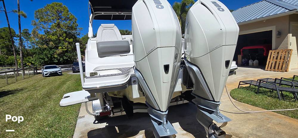 Slide: The Image of Sea Ray SDX 290 Outboard 2023 - 28