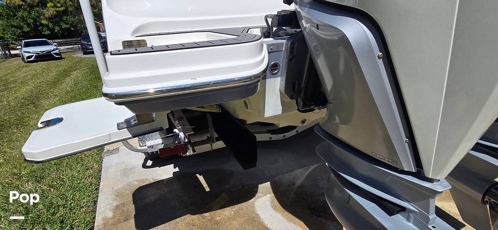 Slide: The Image of Sea Ray SDX 290 Outboard 2023 - 29