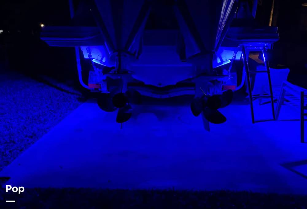Slide: The Image of Sea Ray SDX 290 Outboard 2023 - 30