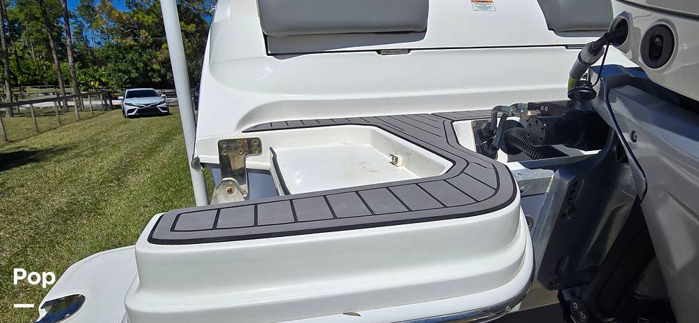 Slide: The Image of Sea Ray SDX 290 Outboard 2023 - 35