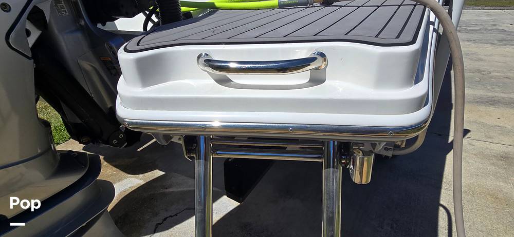 Slide: The Image of Sea Ray SDX 290 Outboard 2023 - 40
