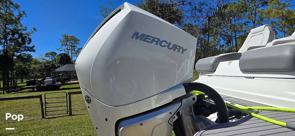 Slide: The Image of Sea Ray SDX 290 Outboard 2023 - 42