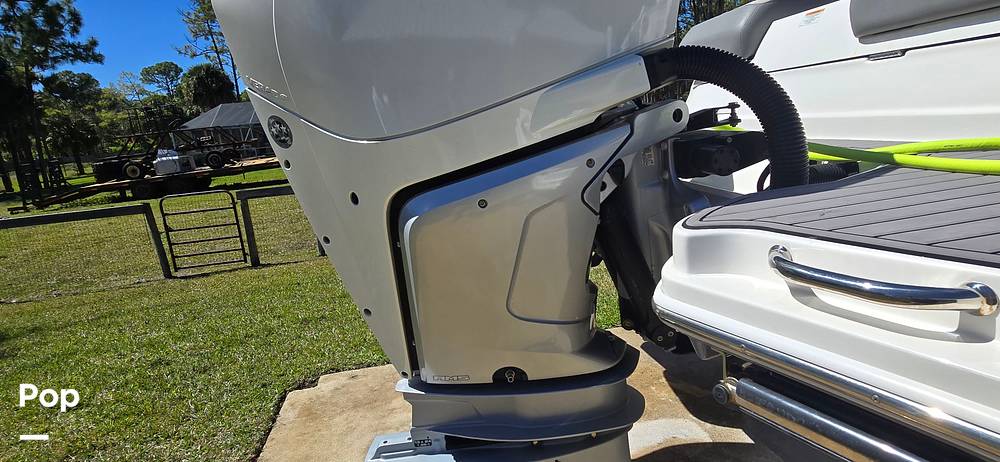 Slide: The Image of Sea Ray SDX 290 Outboard 2023 - 43
