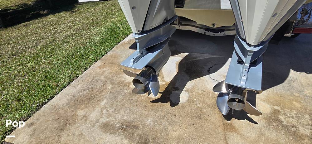Slide: The Image of Sea Ray SDX 290 Outboard 2023 - 48