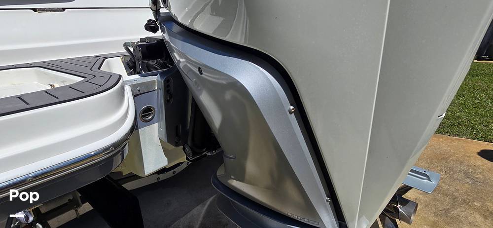 Slide: The Image of Sea Ray SDX 290 Outboard 2023 - 51