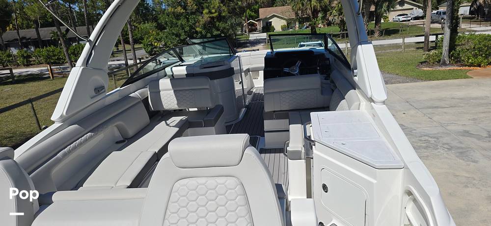 Slide: The Image of Sea Ray SDX 290 Outboard 2023 - 65