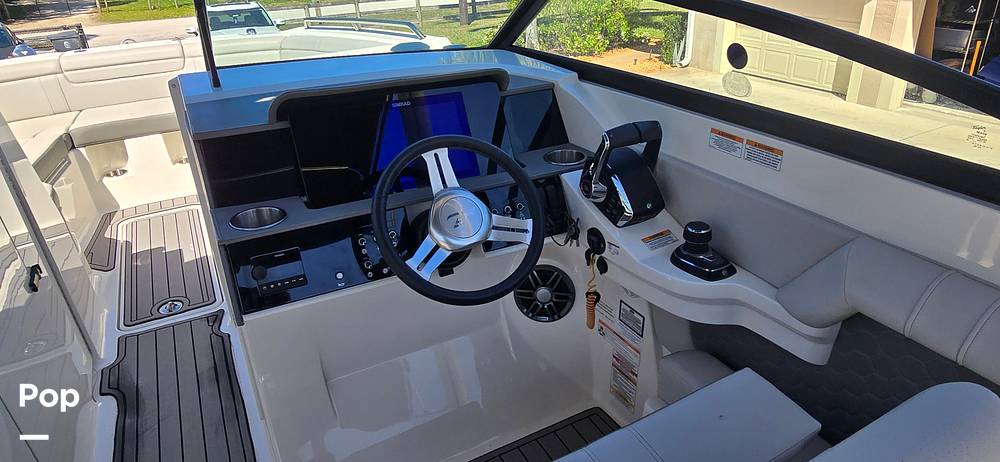 Slide: The Image of Sea Ray SDX 290 Outboard 2023 - 67