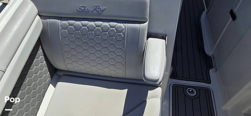 Slide: The Image of Sea Ray SDX 290 Outboard 2023 - 85
