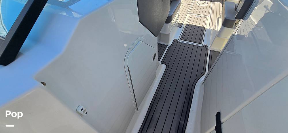 Slide: The Image of Sea Ray SDX 290 Outboard 2023 - 95