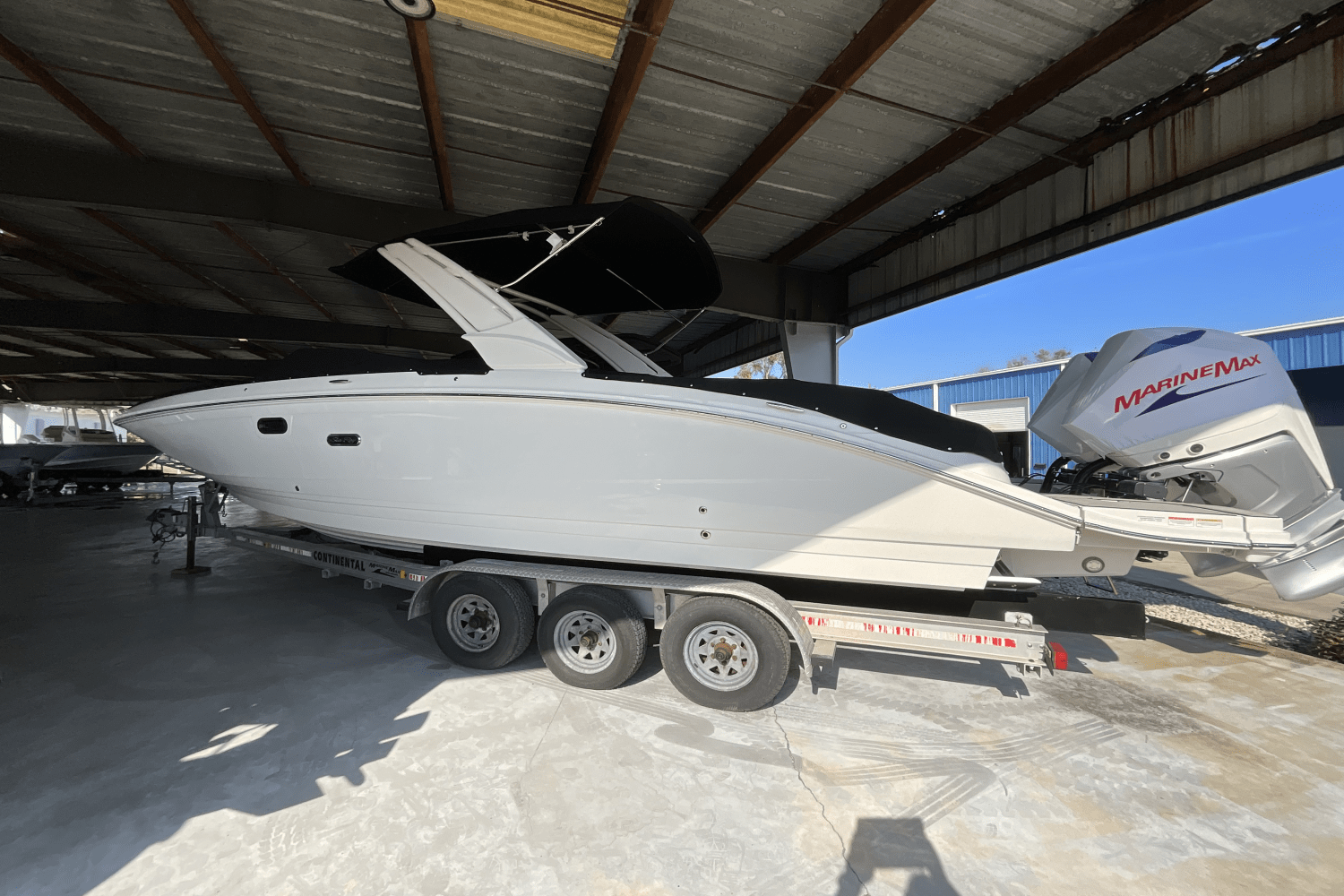 Slide: The Image of Sea Ray SDX 290 Outboard 2025 - 0