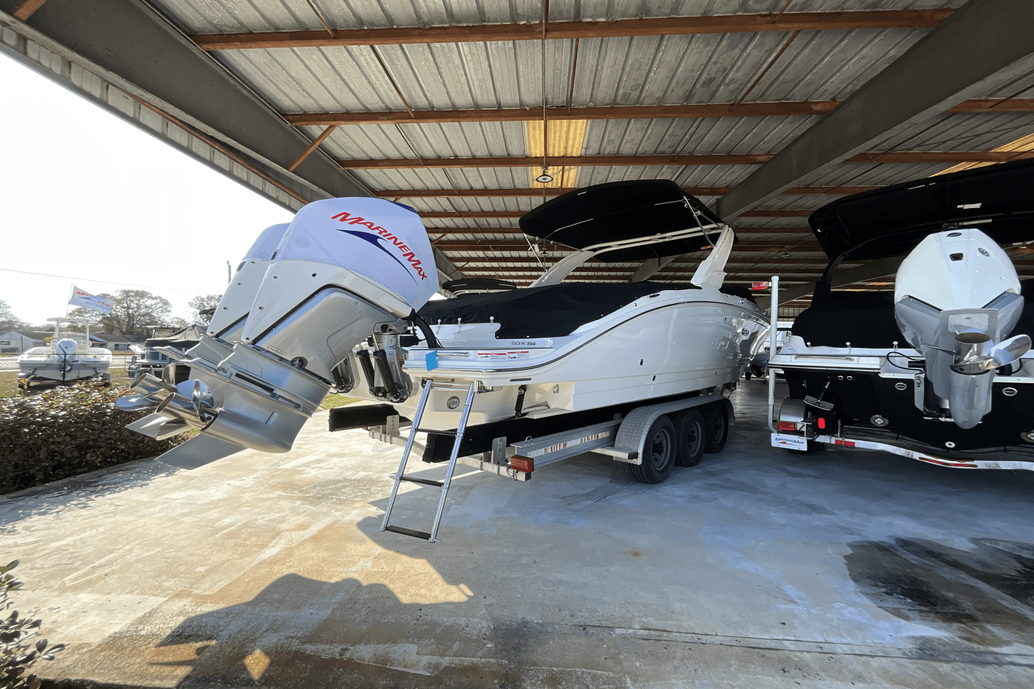 Slide: The Image of Sea Ray SDX 290 Outboard 2025 - 1