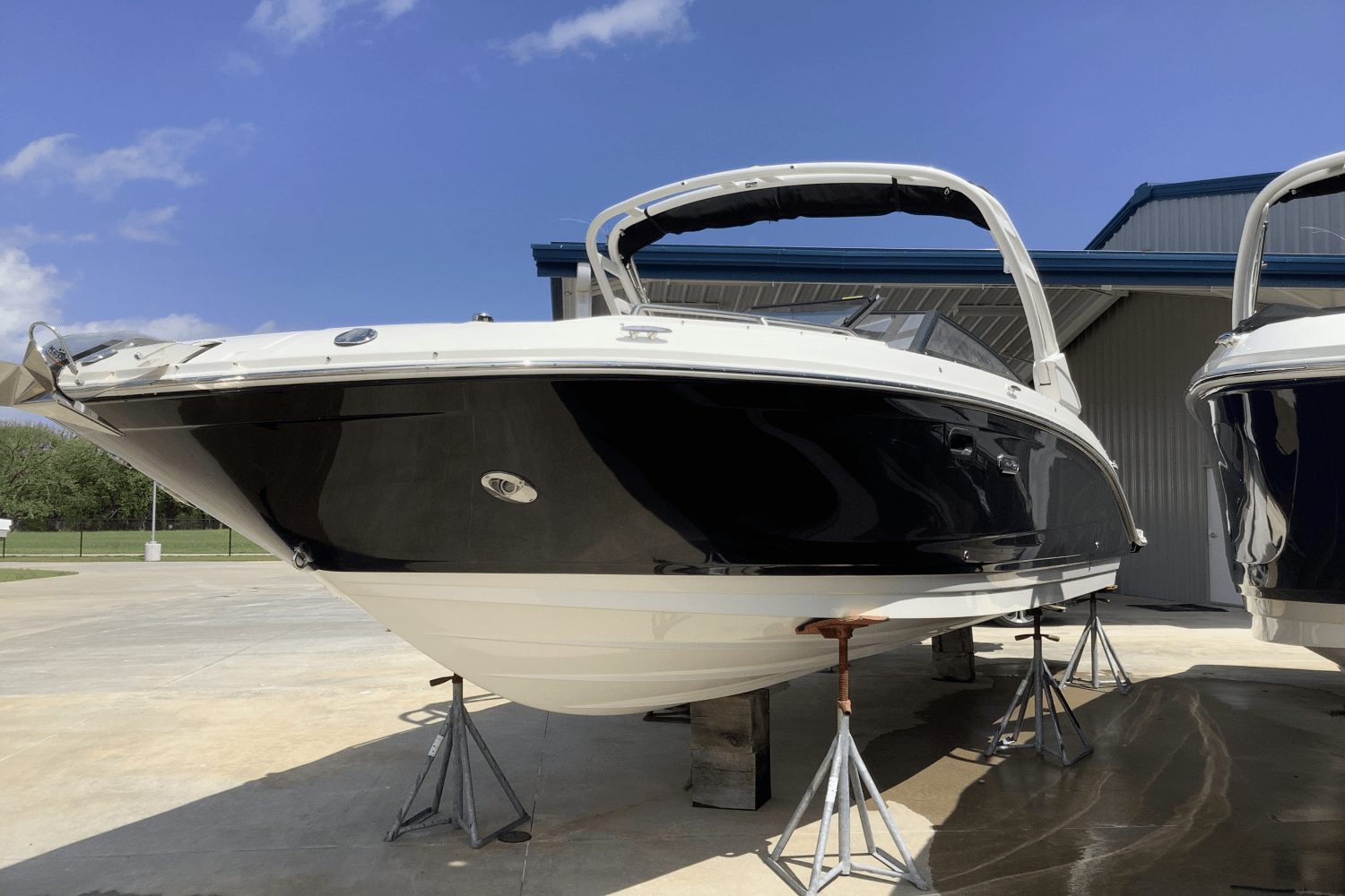 Slide: The Image of Sea Ray SDX 290 Outboard 2025 - 1