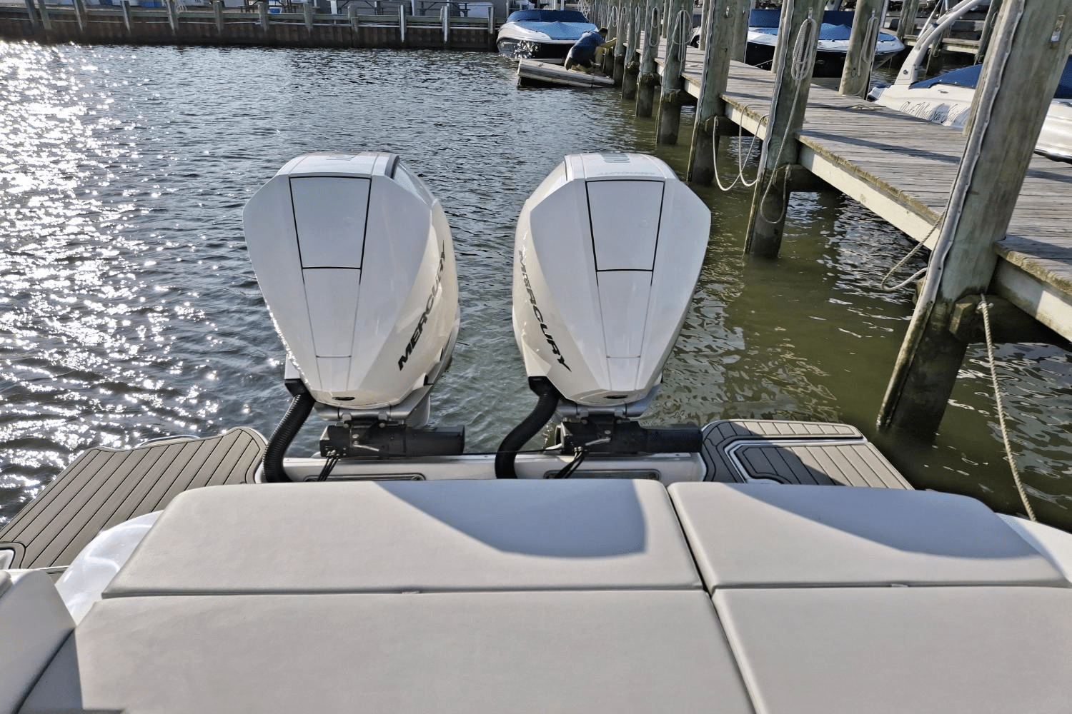 Slide: The Image of Sea Ray SDX 290 Outboard 2025 - 10