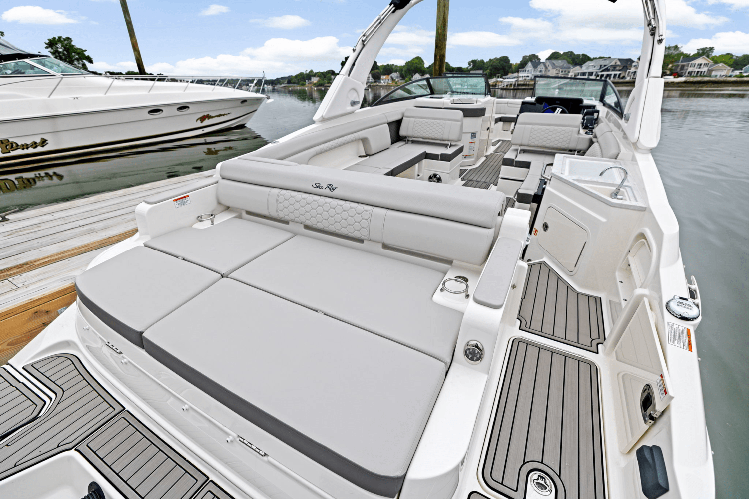 Slide: The Image of Sea Ray SDX 290 Outboard 2025 - 10