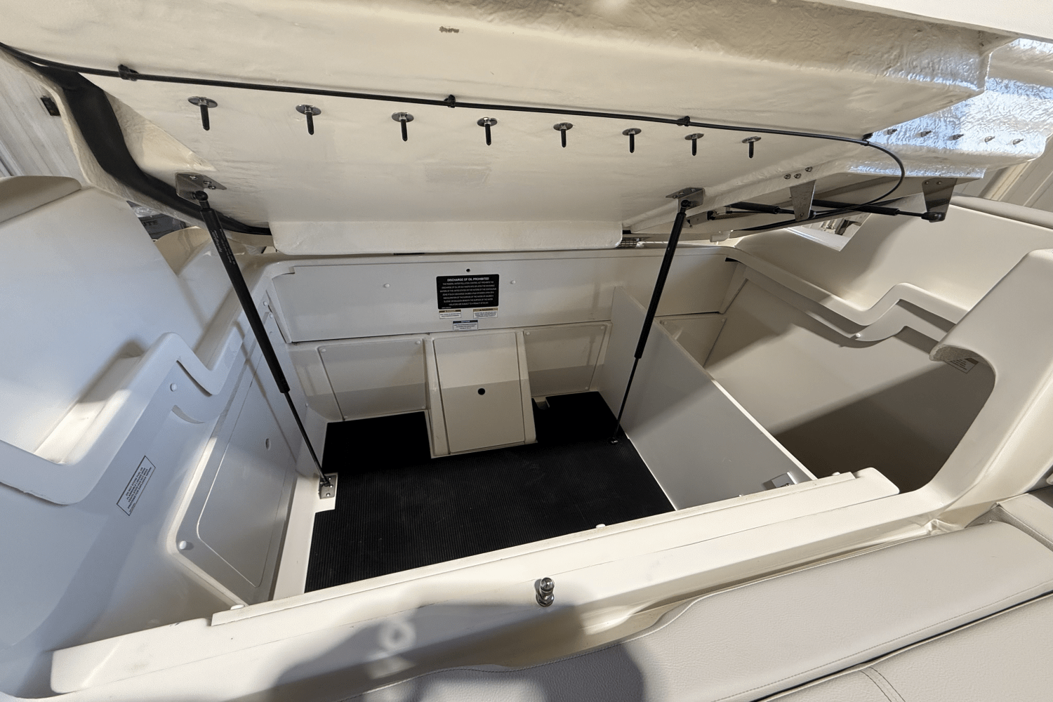 Slide: The Image of Sea Ray SDX 290 Outboard 2025 - 10