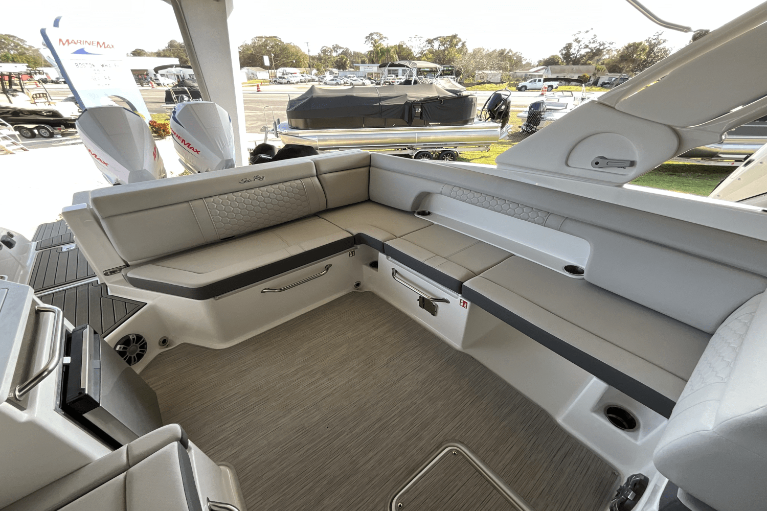 Slide: The Image of Sea Ray SDX 290 Outboard 2025 - 10