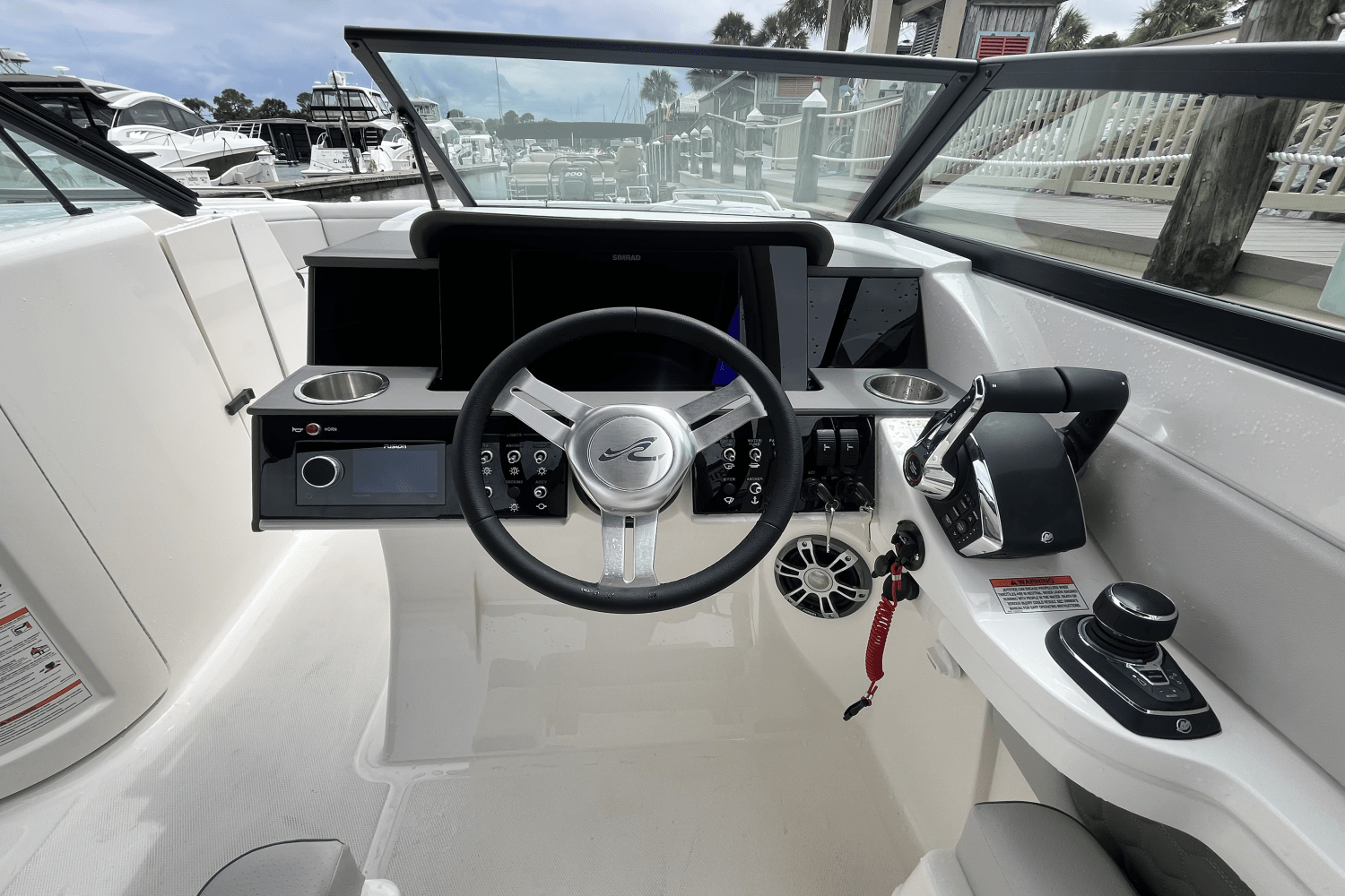 Slide: The Image of Sea Ray SDX 290 Outboard 2025 - 10