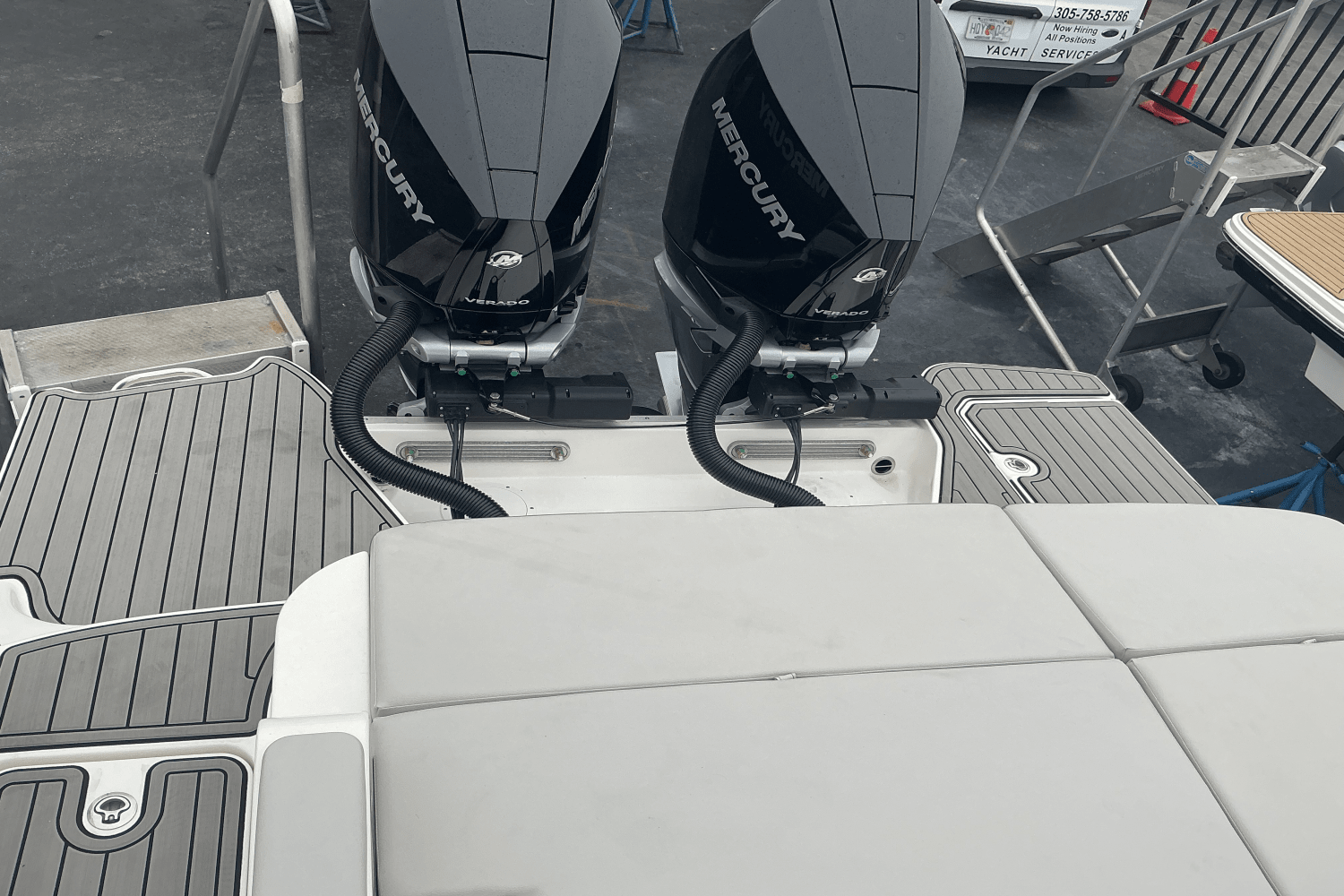 Slide: The Image of Sea Ray SDX 290 Outboard 2025 - 10