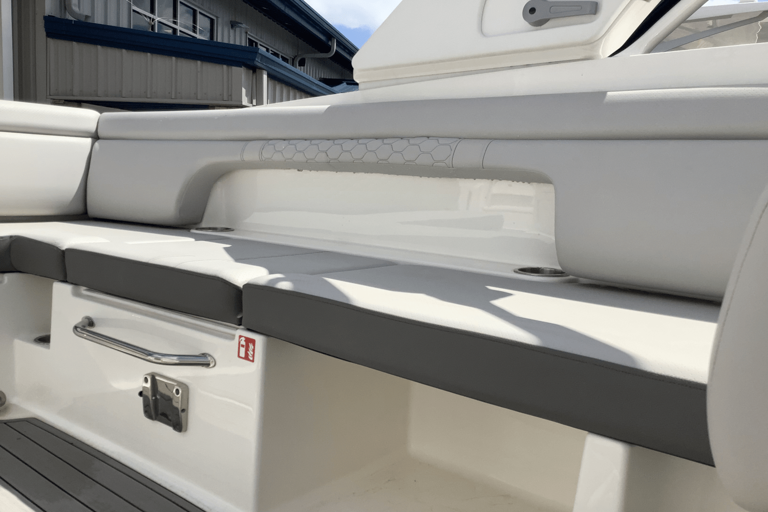 Slide: The Image of Sea Ray SDX 290 Outboard 2025 - 10
