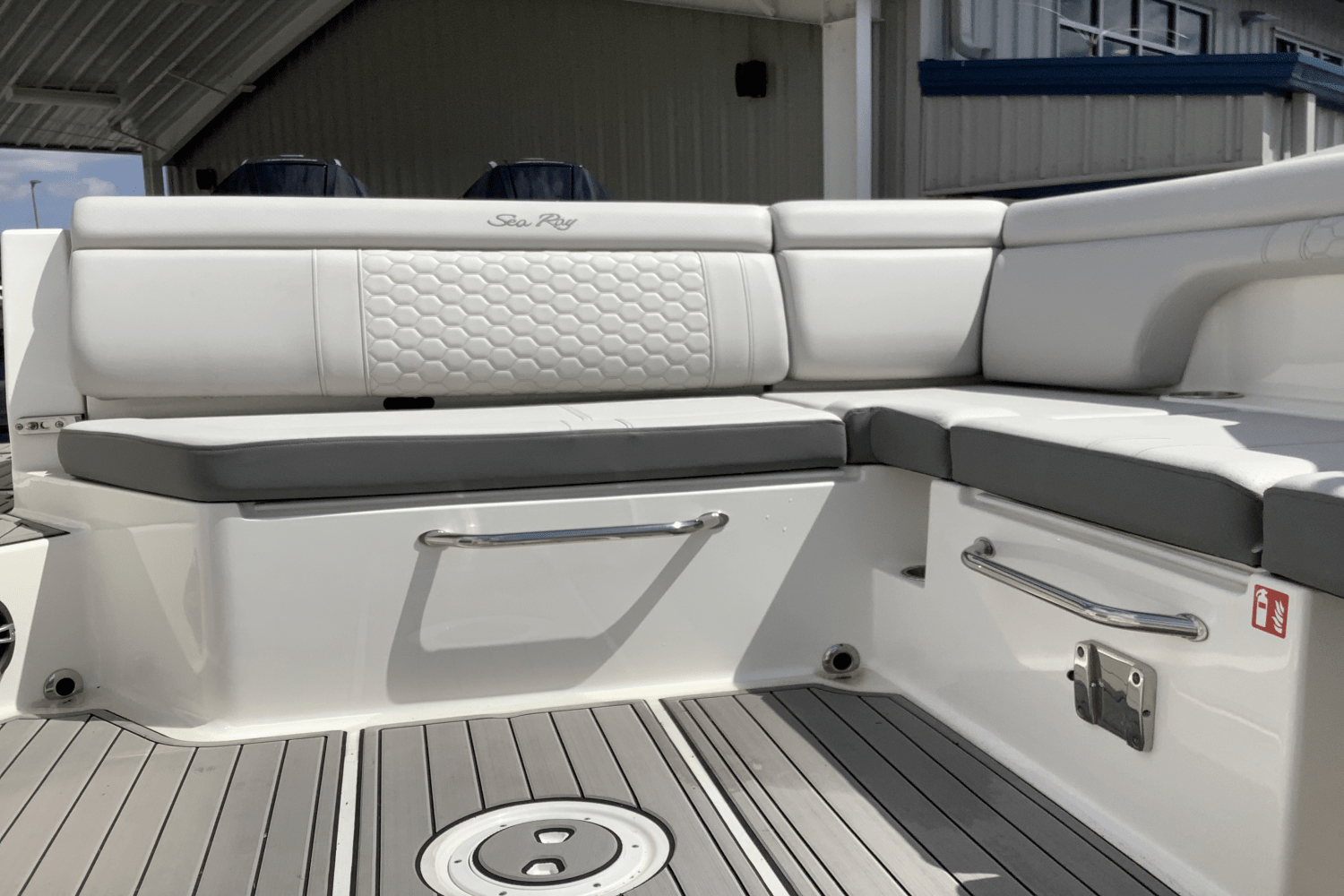 Slide: The Image of Sea Ray SDX 290 Outboard 2025 - 11