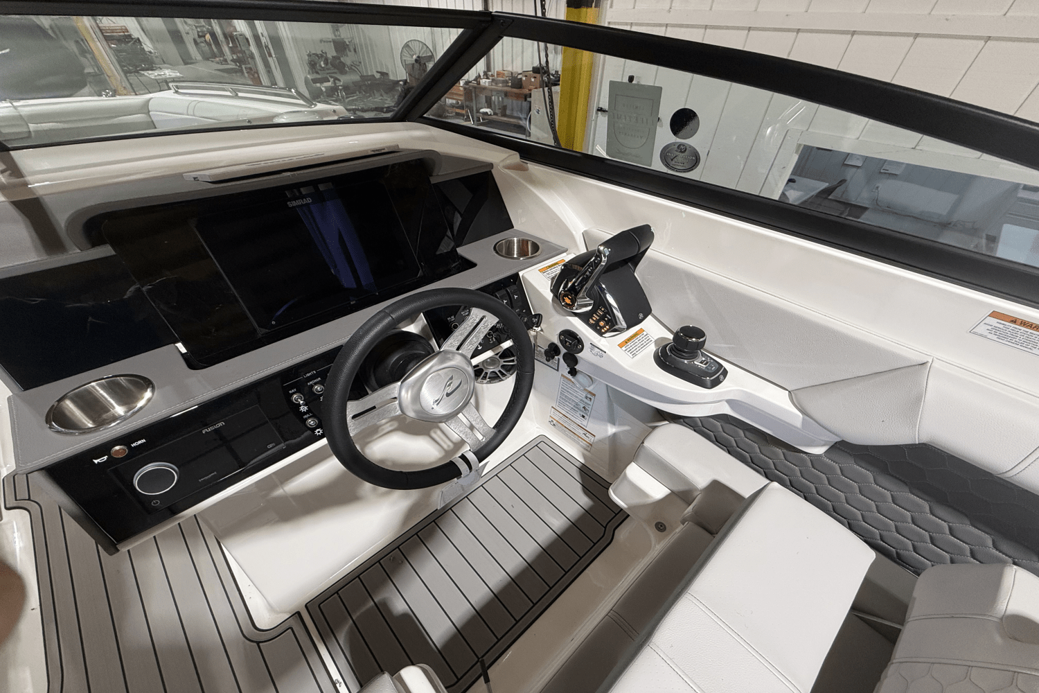 Slide: The Image of Sea Ray SDX 290 Outboard 2025 - 11