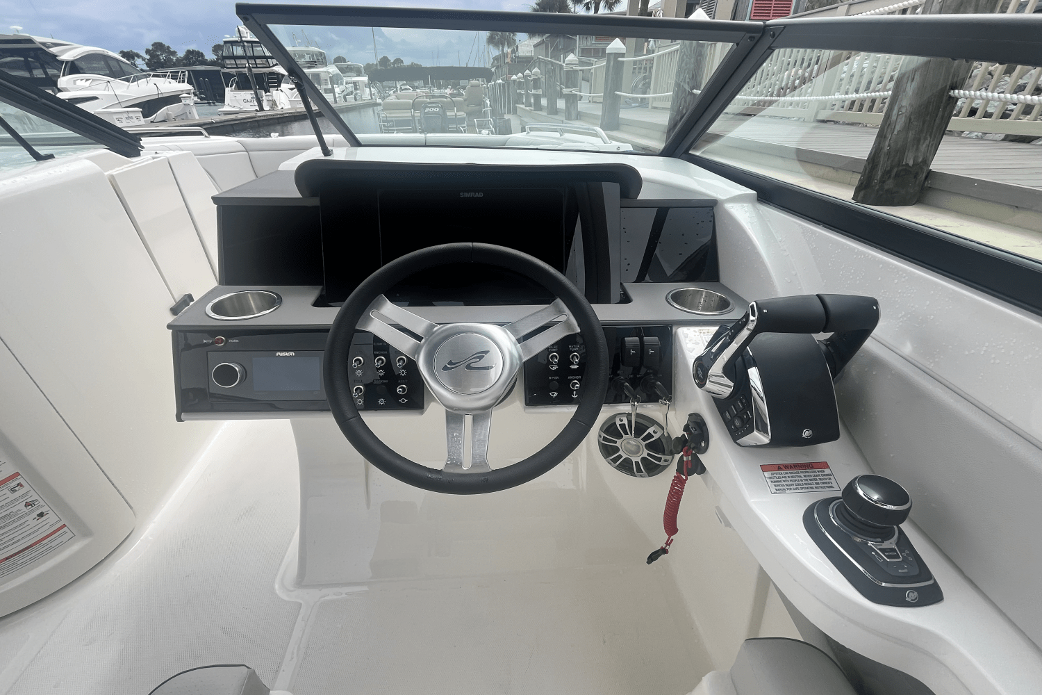 Slide: The Image of Sea Ray SDX 290 Outboard 2025 - 11