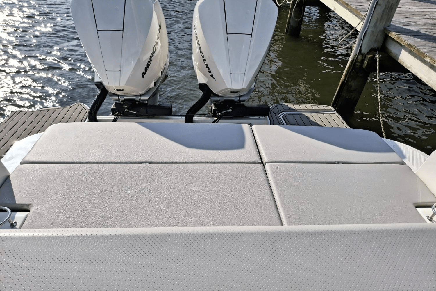 Slide: The Image of Sea Ray SDX 290 Outboard 2025 - 11