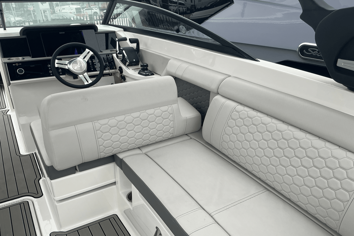 Slide: The Image of Sea Ray SDX 290 Outboard 2025 - 12