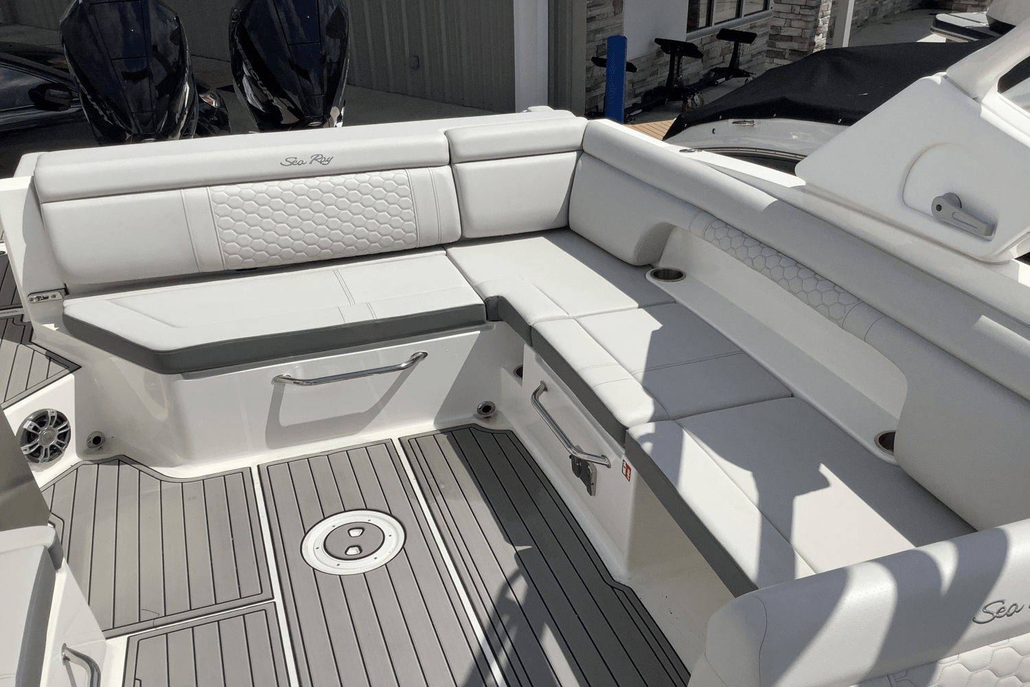 Slide: The Image of Sea Ray SDX 290 Outboard 2025 - 12