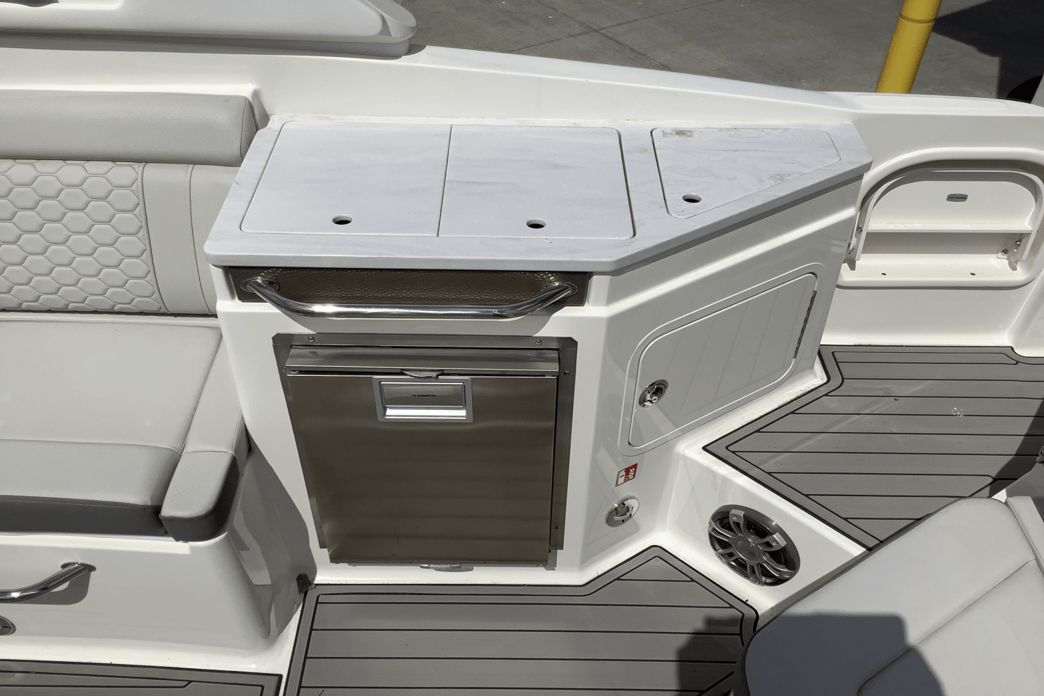 Slide: The Image of Sea Ray SDX 290 Outboard 2025 - 13