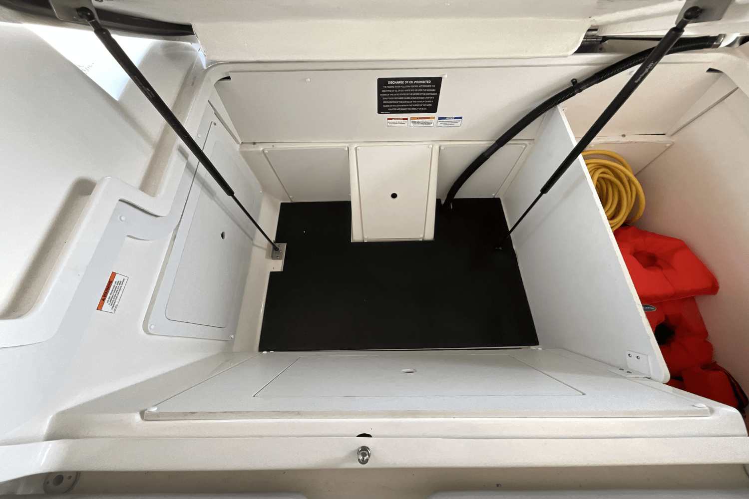 Slide: The Image of Sea Ray SDX 290 Outboard 2025 - 13