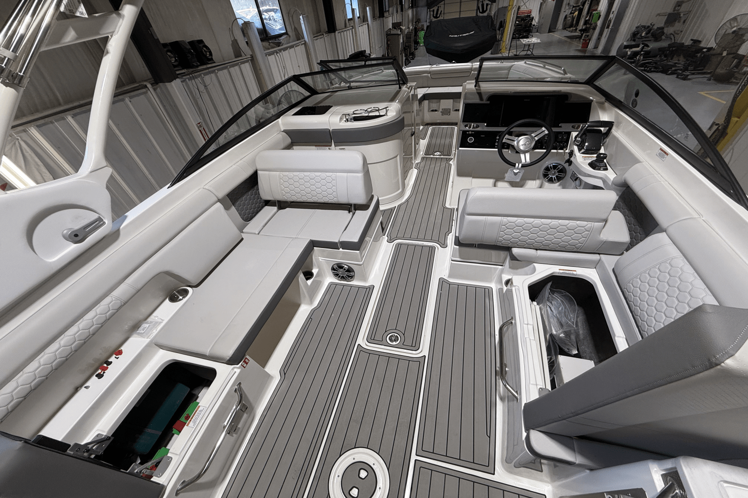 Slide: The Image of Sea Ray SDX 290 Outboard 2025 - 13