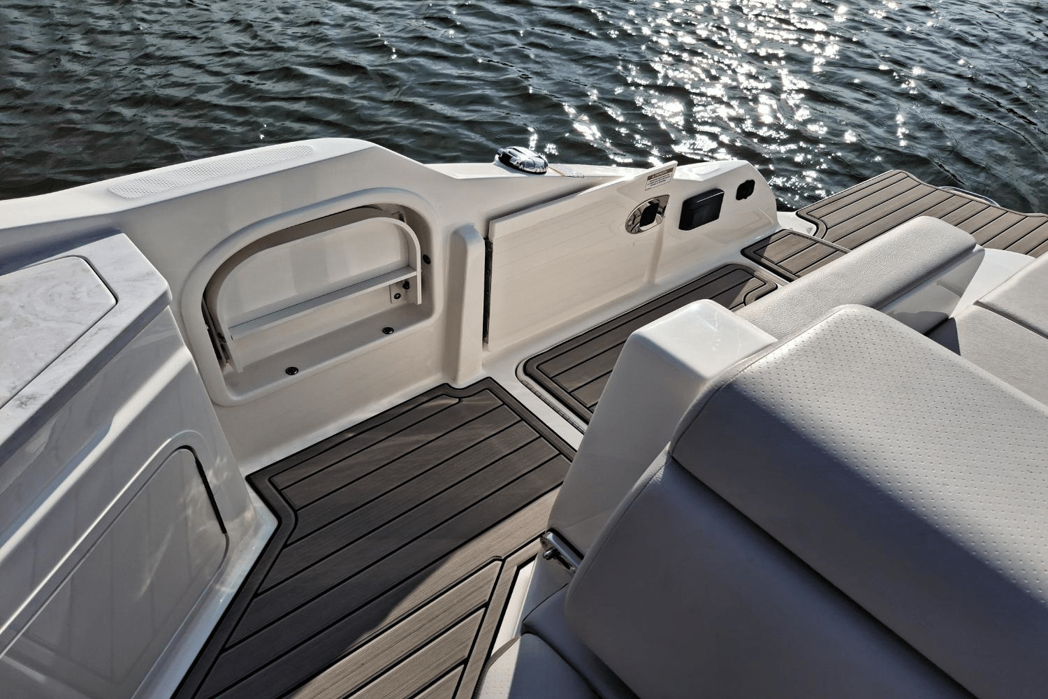 Slide: The Image of Sea Ray SDX 290 Outboard 2025 - 13