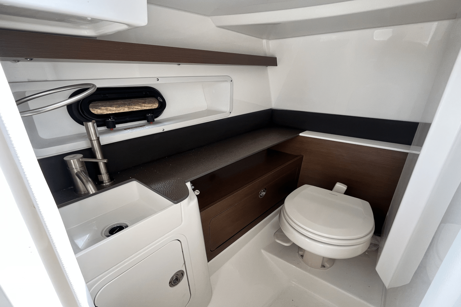 Slide: The Image of Sea Ray SDX 290 Outboard 2025 - 13