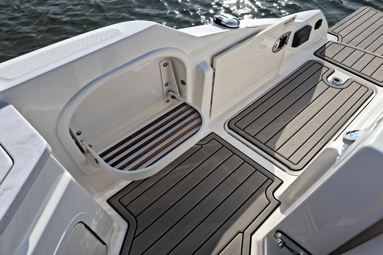 Slide: The Image of Sea Ray SDX 290 Outboard 2025 - 14