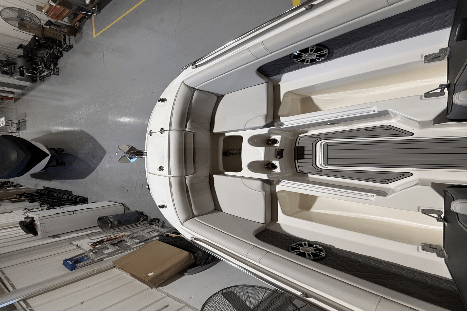 Slide: The Image of Sea Ray SDX 290 Outboard 2025 - 14