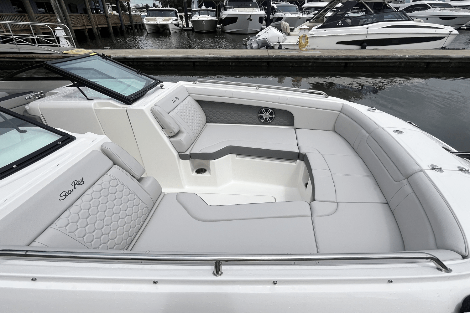 Slide: The Image of Sea Ray SDX 290 Outboard 2025 - 14