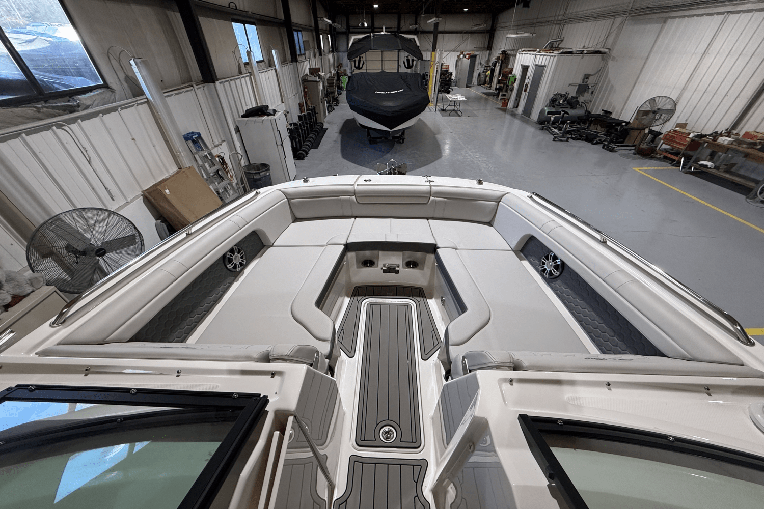 Slide: The Image of Sea Ray SDX 290 Outboard 2025 - 15